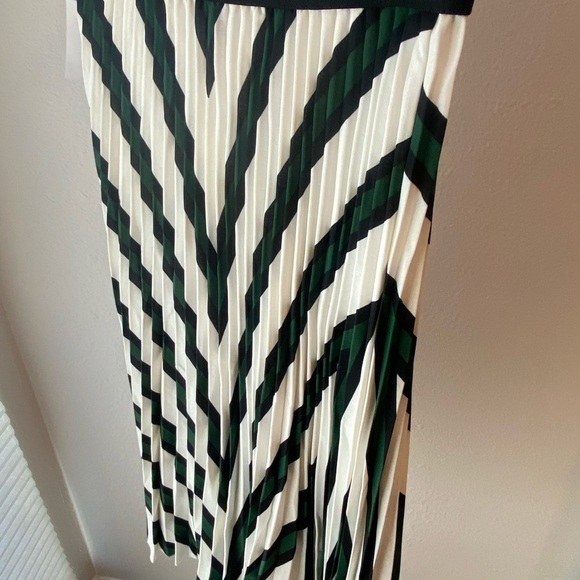H&M Chevron Pleated Midi Skirt - Kelly Green/Black/White - XS - Chic & Elegant - Picture 7 of 11